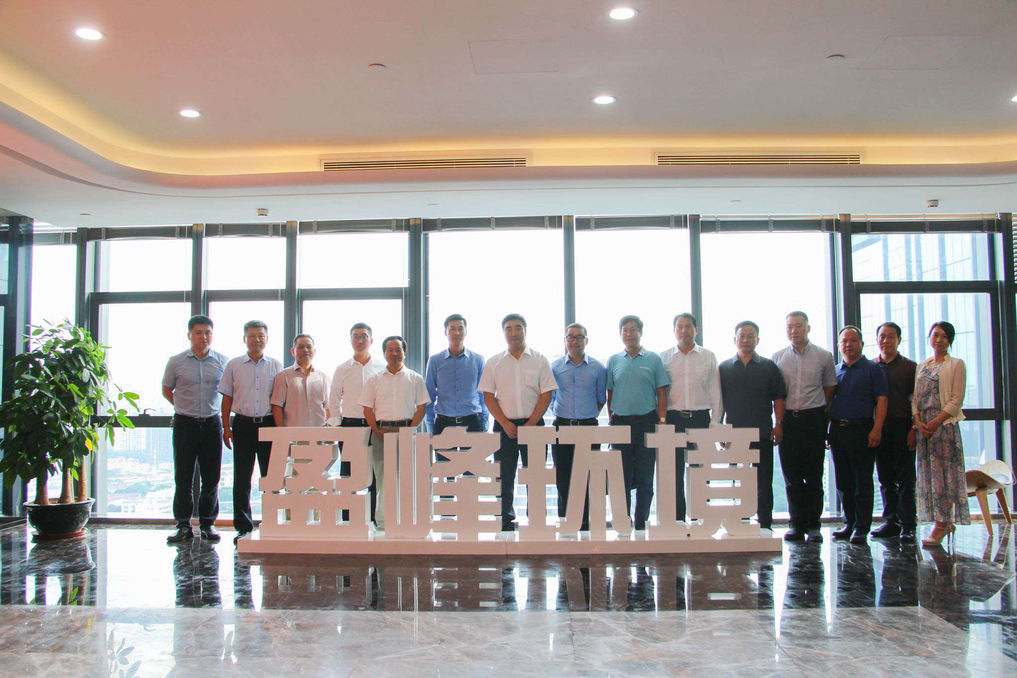 湖南省长沙市副市长刘明理一行莅临星空电竞环境参观考察