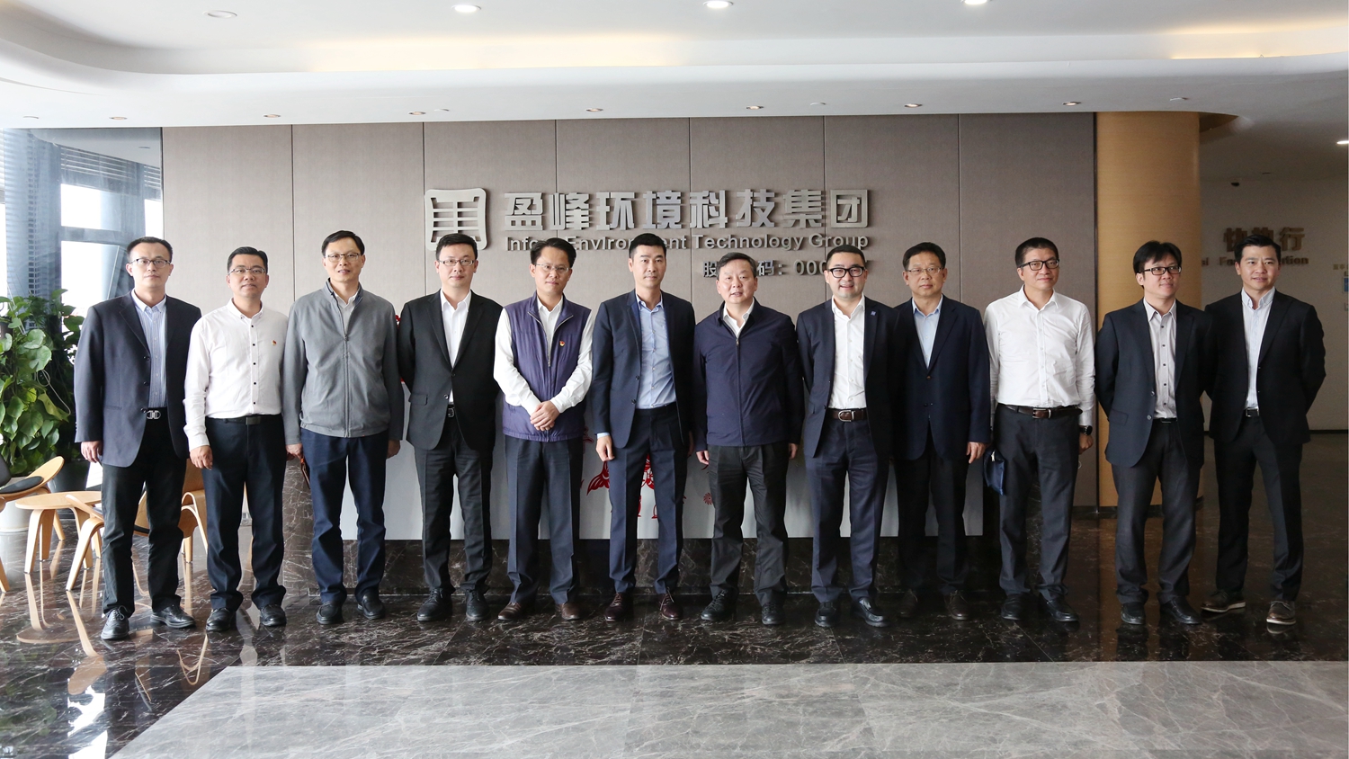 佛山市委副书记、市长朱伟一行莅临星空电竞环境调研指导