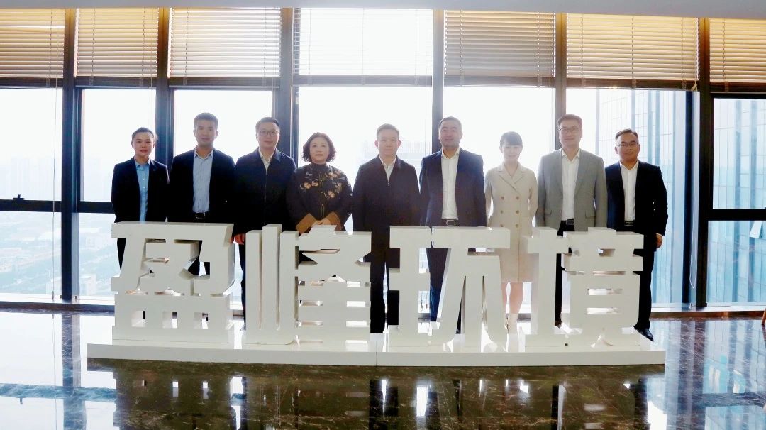 湖南湘江新区管理委员会领导一行莅临星空电竞环境考察调研